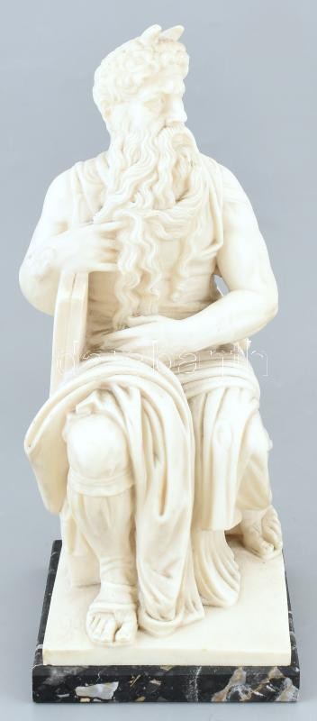 AS jelzéssel: Mózes műgyanta őrlemény szobor, márvány talapzaton, m: 26 cm