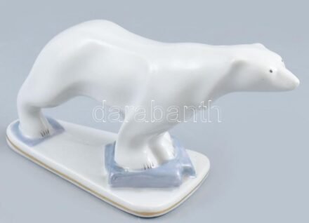 Porcelán jegesmedve figura, kézzel festett, jelzett, minimális kopással, 16x10x6 cm