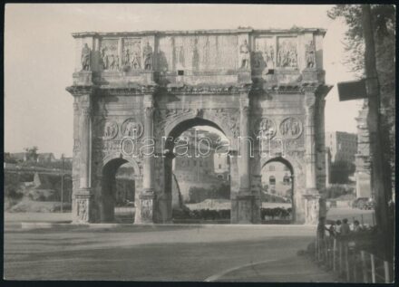 1930 Róma, Constantinus császár diadalíve, Kerny István (1879-1963) budapesti fotóművész hagyatékából 1 db vintage fotó, feliratozva, aláírva, pecséttel jelzett, ezüstzselatinos fotópapíron, 16x22,5 cm