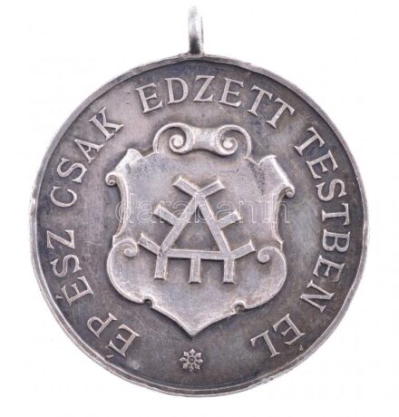DN 'Ép ész csak edzett testben él / Verseny díj' peremen jelzett Ag díjérem füllel (9,08g/29mm) T:2 patina, ph, ü.