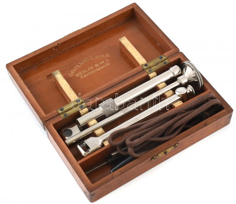 Régi német orvosi műszer készlet (fül-orr-gégészeti vizsgáló műszer), Georg Wolf G.m.b.H. Berlin, XX. sz. első fele. Eredeti, feliratozott dobozában, korához képest jó állapotban, 17,5x9,5x4,5 cm