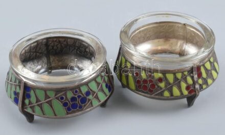 2 db orosz kaviártartó, zománcozott fém, üvegbetéttel, jelzett, d: 5,5 cm