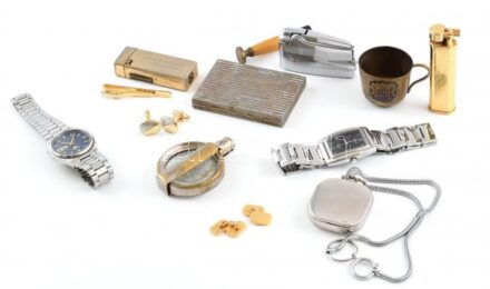 Vegyes bolha tétel: órák, öngyújtók, mandzsetták, stb