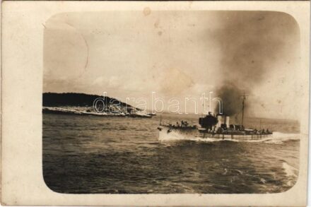 1916 SM Tb 93 F osztrák-magyar haditengerészet 250t osztályú torpedónaszádja (később Jugoszláv T6) / K.u.K. Kriegsmarine SM Tb 93 / Austro-Hungarian Navy SM Tb 93 F, a 250t-class torpedo boat (later Yugoslav torpedo boat T6). photo (Rb)