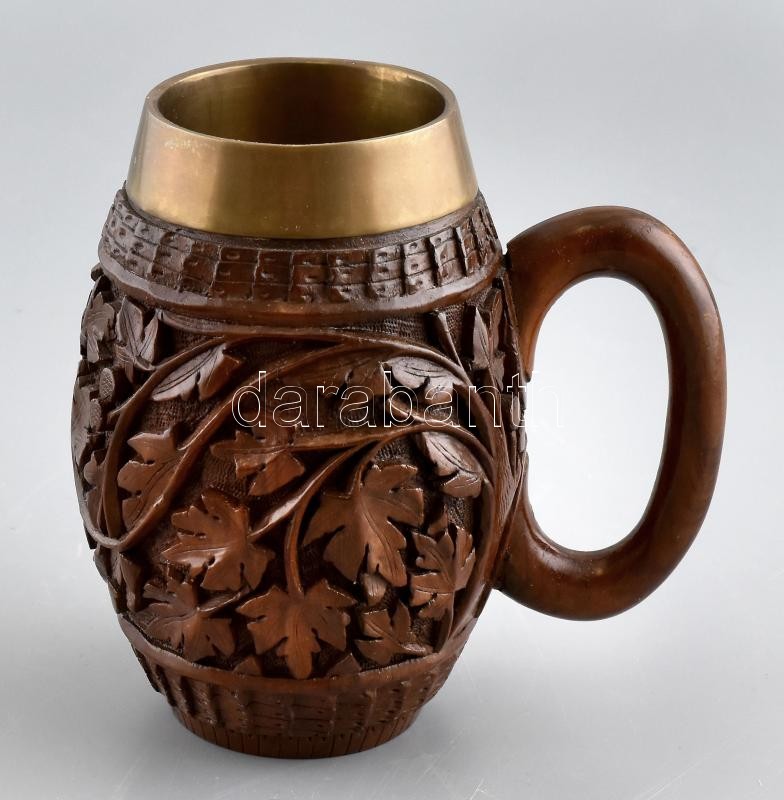 Indiai faragott fa söröskorsó, réz betéttel, kopásnyomokkal, etikettel jelzett, m:15,5cm