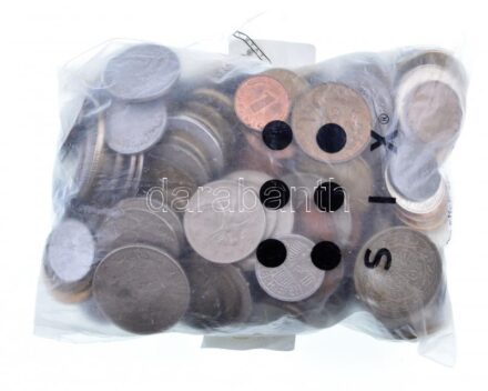 ~1044g vegyes, nagyrészt külföldi érmetétel, közte Hollandia 1971. 25 Cents Ni + Mexikó 1971. 1 Peso Cu-Ni T:vegyes