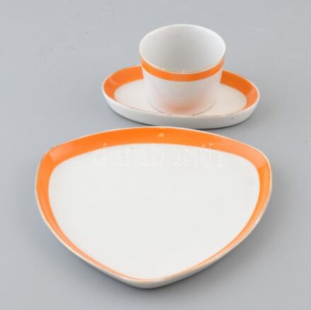 Hollóházi 3 db-os porcelán asztali szett. Matricás, jelzett, kisebb kopásnyomokkal.