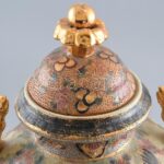 Japán, szatcuma jellegű fedeles urnaváza, kézzel festett, jelzett, m:38cm - Image 3