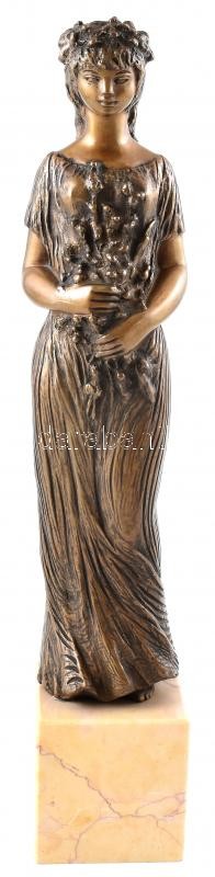 R. Kiss Lenke (1926 - ): Flóra. 1980 körül. Öntött, patinázott bronz, márvány talapzaton. M:36cm