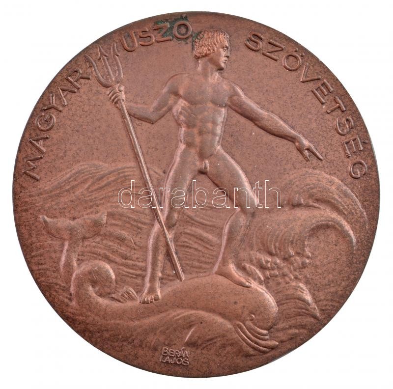 1929. 'Magyar Úszó Szövetség' kétoldalas, bronz sport emlékérem, hátlapon gravírozva 'PÁNCZÉL LAJOSNAK HÁLÁS KÖSZÖNETÜNK JELÉÜL 1929'. Szign.: Berán Lajos (61mm) T:1- / Hungary 1929. 'Magyar Úszó Szövetség (Hungarian Swimming