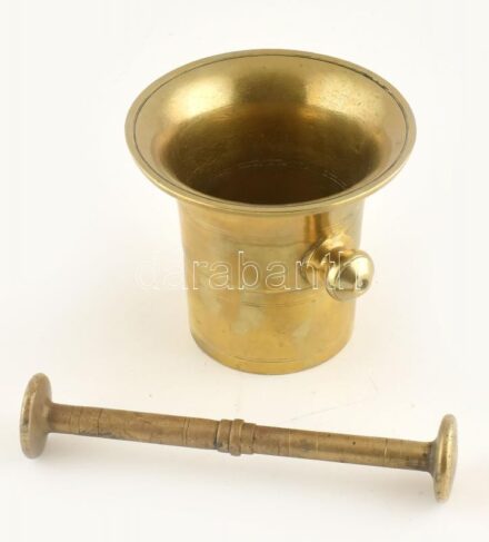 Réz mozsár, törővel, kopásokkal, m: 11 cm, h: 19 cm