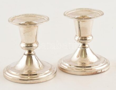 Szombati gyertyatartópár, ezüstözött alpakka, kopásnyomokkal, jelzés nélkül, m:8cm