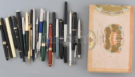 Régi írószer tétel: töltőtollak, ceruzák, töltőceruzák fa dobozban