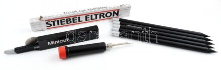 2 m-es zollstock + fém sniccer + 5 fejes csavarhúzó + 5 db ácsceruza