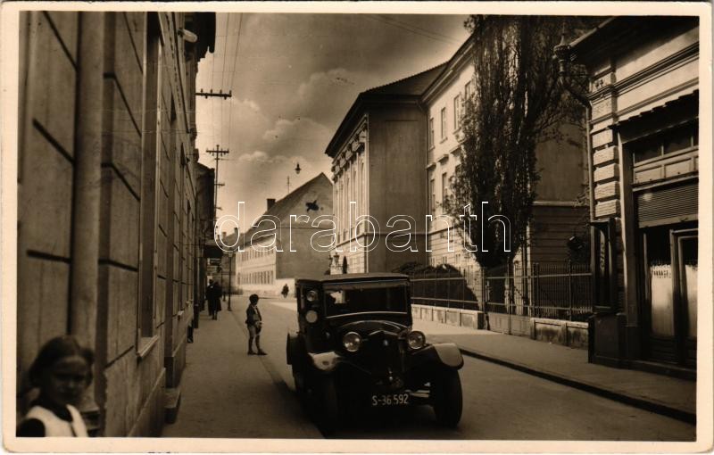 1935 Komárom, Komárnó, Komorn; utca, Tatra 12 autó / street view with 'Tatra 12' automobile, car