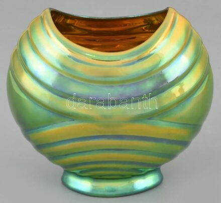 Zsolnay váza, Jáde sorozat. Formába öntött, relief mintázatú, eozinmázakkal festett porcelán. Tervező: T. Surányi Anna , 1996-97. Alján jelzett bélyegzett Zsolnay márkajelzés, valamint (Tsa) művészjelzés. Hibátlan m: 10 cm, d: