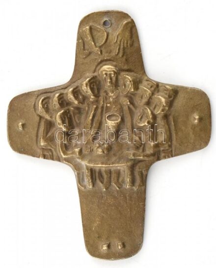 Bornz kereszt függő, plasztikus díszítéssel, hátoldalán német nyelvű felirattal. 9x7 cm