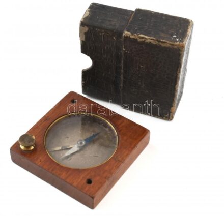 Gebrüdern Fromme bécsi iránytű, karton tokban, 7,5x7,5cm