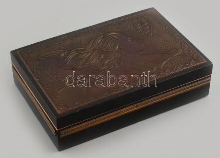 Szovjet retró fadoboz fémlemez rátéttel, kopott, 24x16x6cm