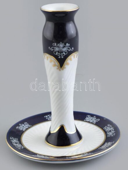 Zsolnay Pompadour mintás porcelán gyertyatartó. Kézzel festett, jelzett, kopott. m: 14 cm