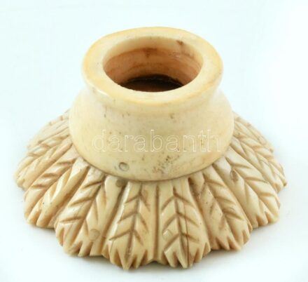 Csont gyertyatartó, kopott, m:3,5cm