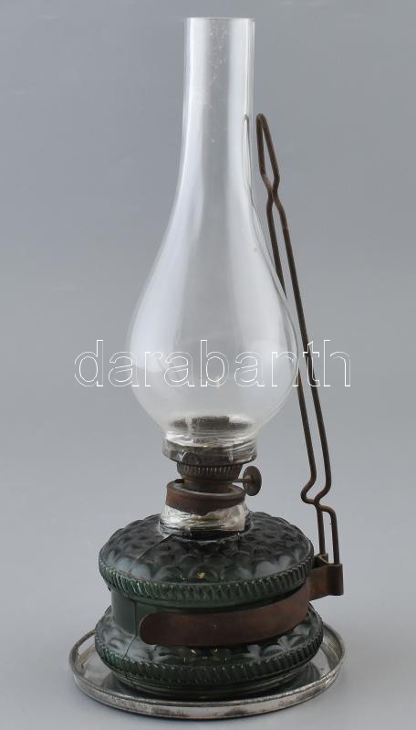 Petróleumlámpa üveg testtel, a fém részeken rozsdafoltos, m: 30 cm