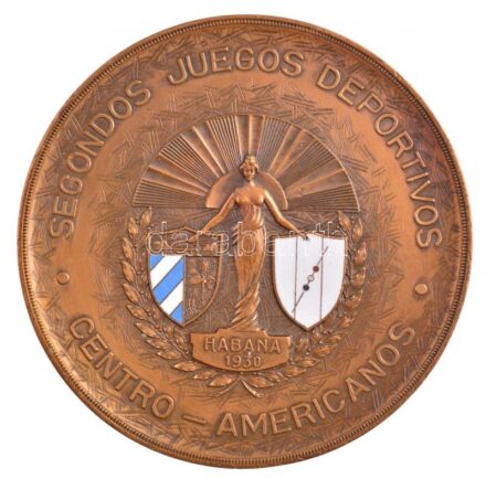 Kuba 1930. 'II. Közép-amerikai és Karibi Játékok - Havanna, 1930' Br emlékérem, részben zománcozott. Kilenc ország összesen tíz sportágban mérte össze tudását, a győztes a házigazda Kuba válogatottja lett, összesen 68 érmet