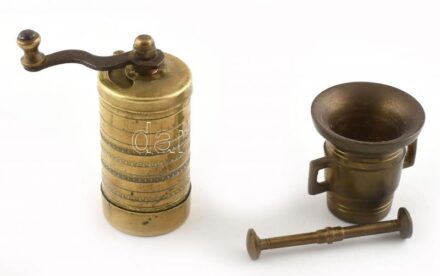 Mini mozsár és borsőrlő, réz, kopott, m:5-9cm