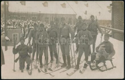 cca 1916 Síelő magyar katonai egység csoportképe, fotó, szép állapotban, 9×13,5 cm