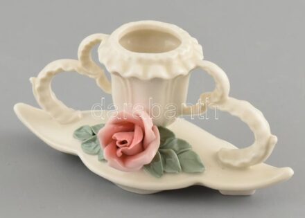 Ens porcelán gyertyatartó rózsával. Kézzel festett, jelzett, hibátlan, 12x6 cm