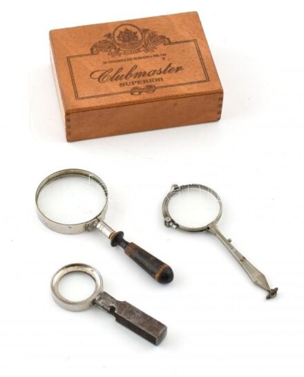 3 db különféle régi nagyító, h: 8,5-12 cm, koruknak megfelelő állapotban, fa szivaros dobozban