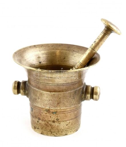 Réz mozsár törővel, kissé rozsdafoltos, kopottas, d: 12 cm, m: 10,5 cm, h: 17 cm