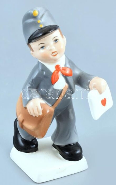 Gránit postás figura, porcelán, jelzett, kopásnyomokkal, m:17cm