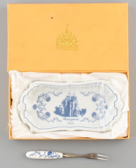 Orosz porcelán kínálótál, villával, díszdobozban, jelzett, hibátlan, 18x9cm