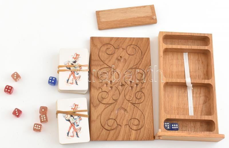 2 pakli Pin Up kártya, sérült fadobozban.