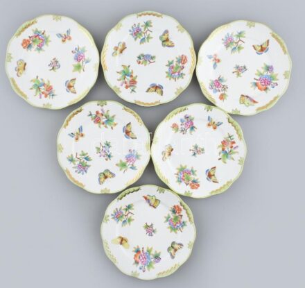Herendi Viktória mintás 6db süteményes tányér, kézzel festett porcelán, jelzett, kopásnyomokkal.