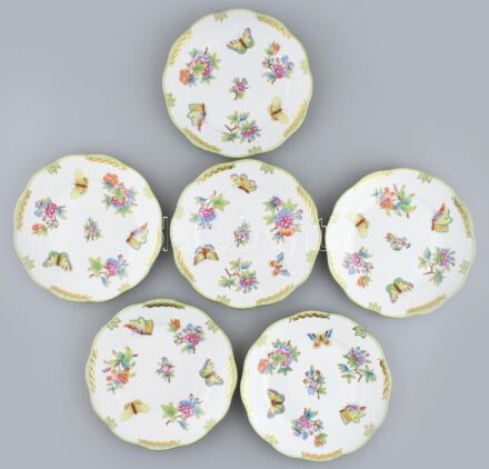 Herendi Viktória mintás 6db süteményes tányér, kézzel festett porcelán, jelzett, kopásnyomokkal.