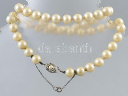 Gyöngy nyaklánc, ezüst (Ag) kapoccsal, h: 53 cm