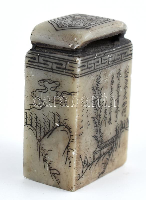 Kínai, faragott kő pecsétnyomó, rajta faragott Dai Zong. 4,5x3x1,8 cm. Dai Zong a kínai irodalom négy nagy klasszikus regényének, a Vízparti történet egyik szereplője. A 108 Liangshan-hős közül a 36 égi szellem közül a 20. helyen - Image 4