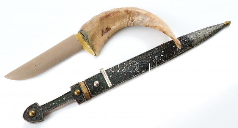 2 db görög és grúz dísztőr: kecskeszarv nyelű, feliratozott pengével, h: 24 cm + kard formájú, díszes fém hüvellyel és markolattal, h: 34 cm - Image 3