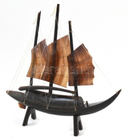 Szaru vitorlás, kis hiánnyal, 14×13 cm