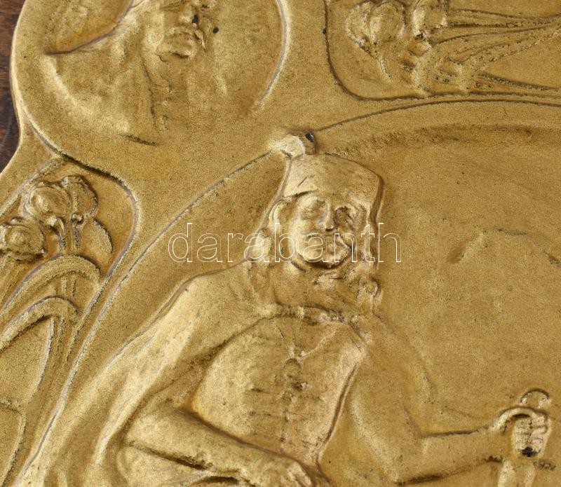 Kallós Ede (1866-1950): II. Rákóczi Ferencet ábrázoló szecessziós dombormű / relief, 1900-as évek eleje. Festett öntöttvas, fa alapra rögzítve, falra akasztható, a fa néhány helyen kissé sérült, 34x34 cm, teljes méret: 43,5x43,5 - Image 2