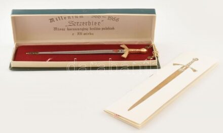 Milleniumi 966-1966 Szczerbiec koronázási kard másolat, lengyel király, Wwladyslaw Lokietek 13. századi karrd másolat, miniatűr. 22 karátos arannyal futtatva, dobozában, h:26cm