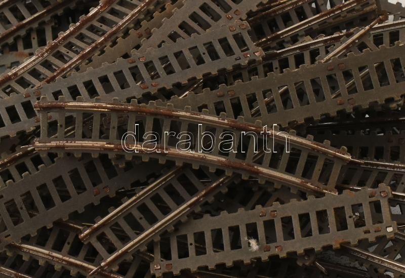 Régebbi modellvasút tétel: trafó, 9 db vegyes mozdony és vagon, egy zacskónyi (kb. 70-80 db) rozsdafoltos síndarab - Image 2