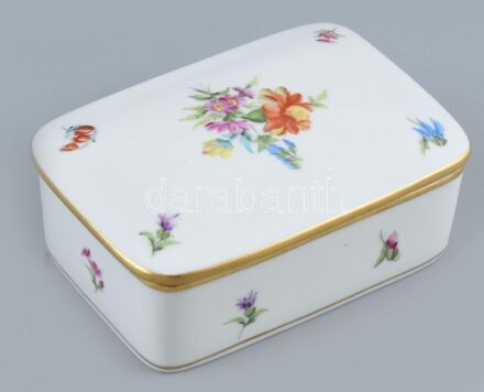 Herendi Bouquet De Saxe mintás doboz, kézzel festett porcelán, jelzett, kopásnyomokkal, 14x10x5cm