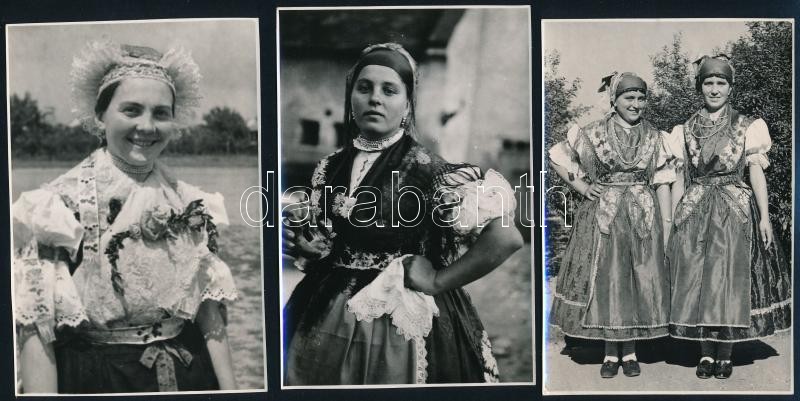 Nők népviseletben, 5 db fotó, 11,5×8 cm
