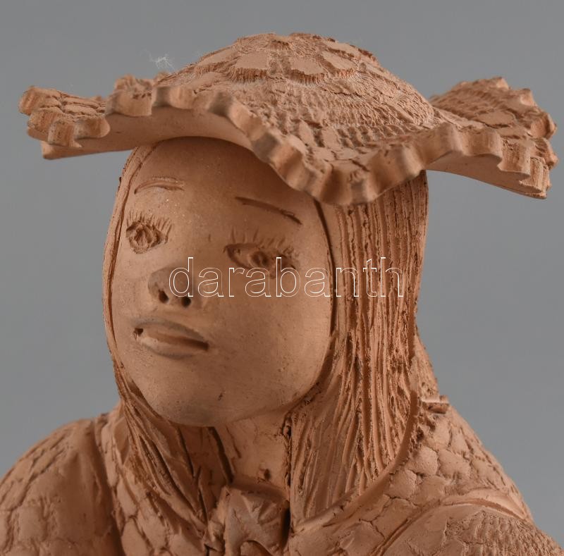 Illár Erzsébet (1940-): Ülő lányka terrakotta szobor jelzett m: 22 cm - Image 2