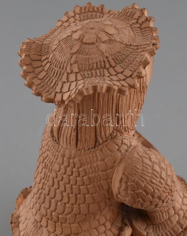 Illár Erzsébet (1940-): Ülő lányka terrakotta szobor jelzett m: 22 cm - Image 3