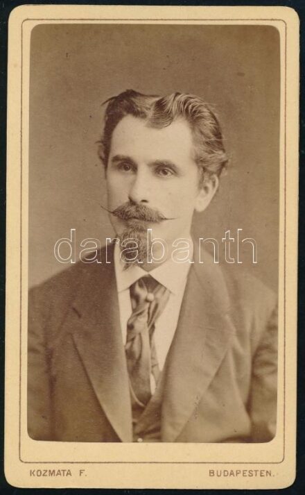 Vizitrkátya cca 1880 Elegáns úr bajusszal, Kozmata műterméből