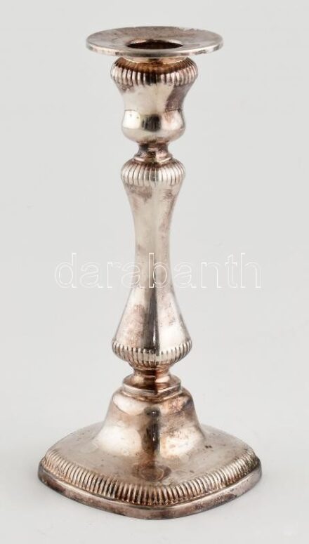 Ezüstözött gyertyatartó, kopásnyomokkal, jelzés nélkül, m:19cm